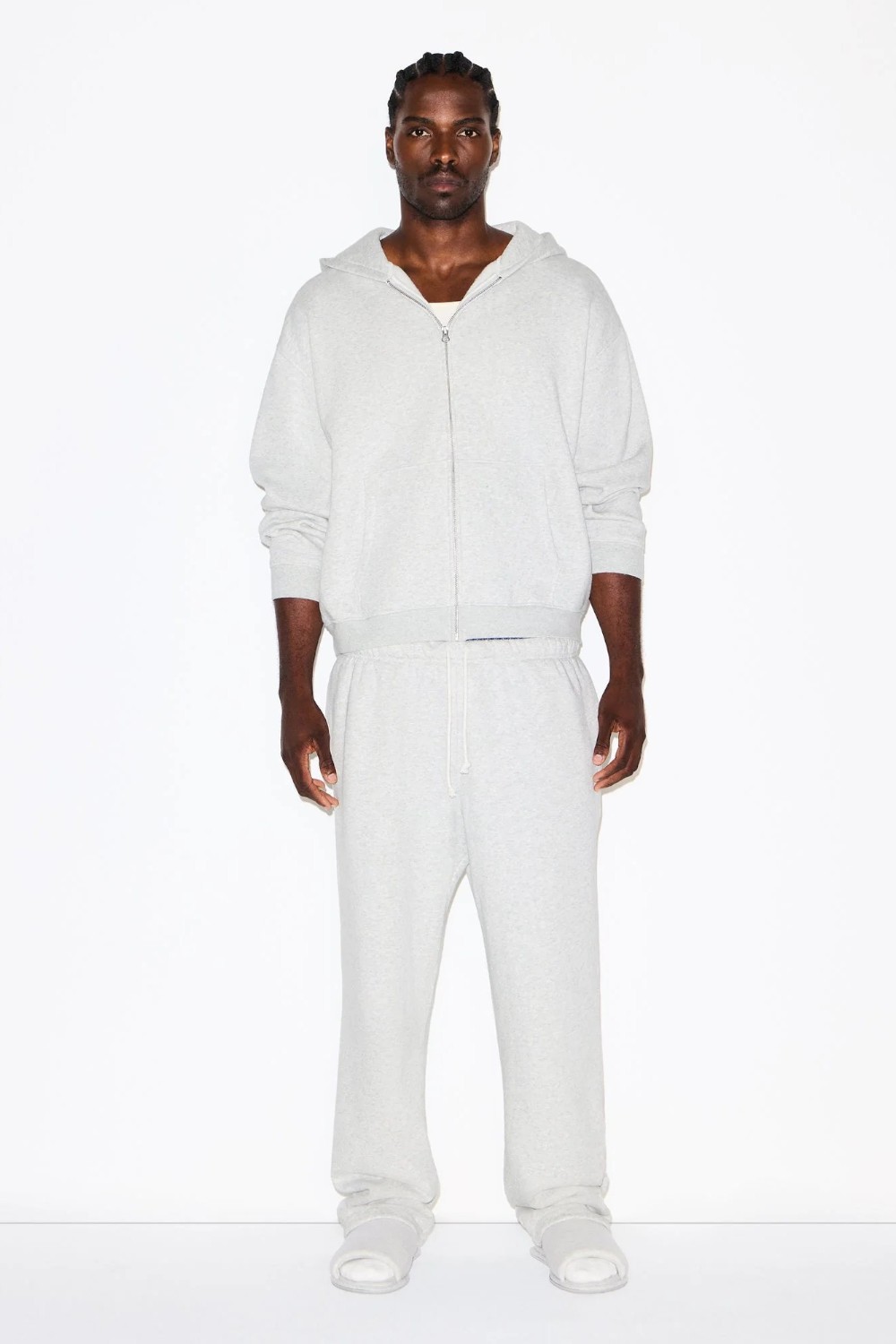 תמונת כל הלוק של RELAXED ZIP UP HOODIE